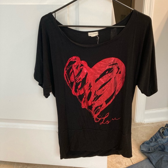Zenana Outfitters Heart β€οΈ Shirt - Picture 3 of 6